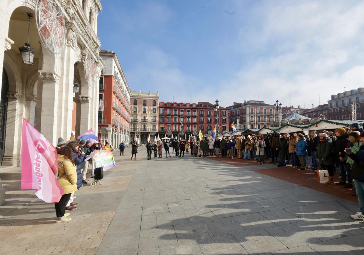 Concentración contra las últimas agresiones homófobas, este sábado, en la Plaza Mayor de Valladolid