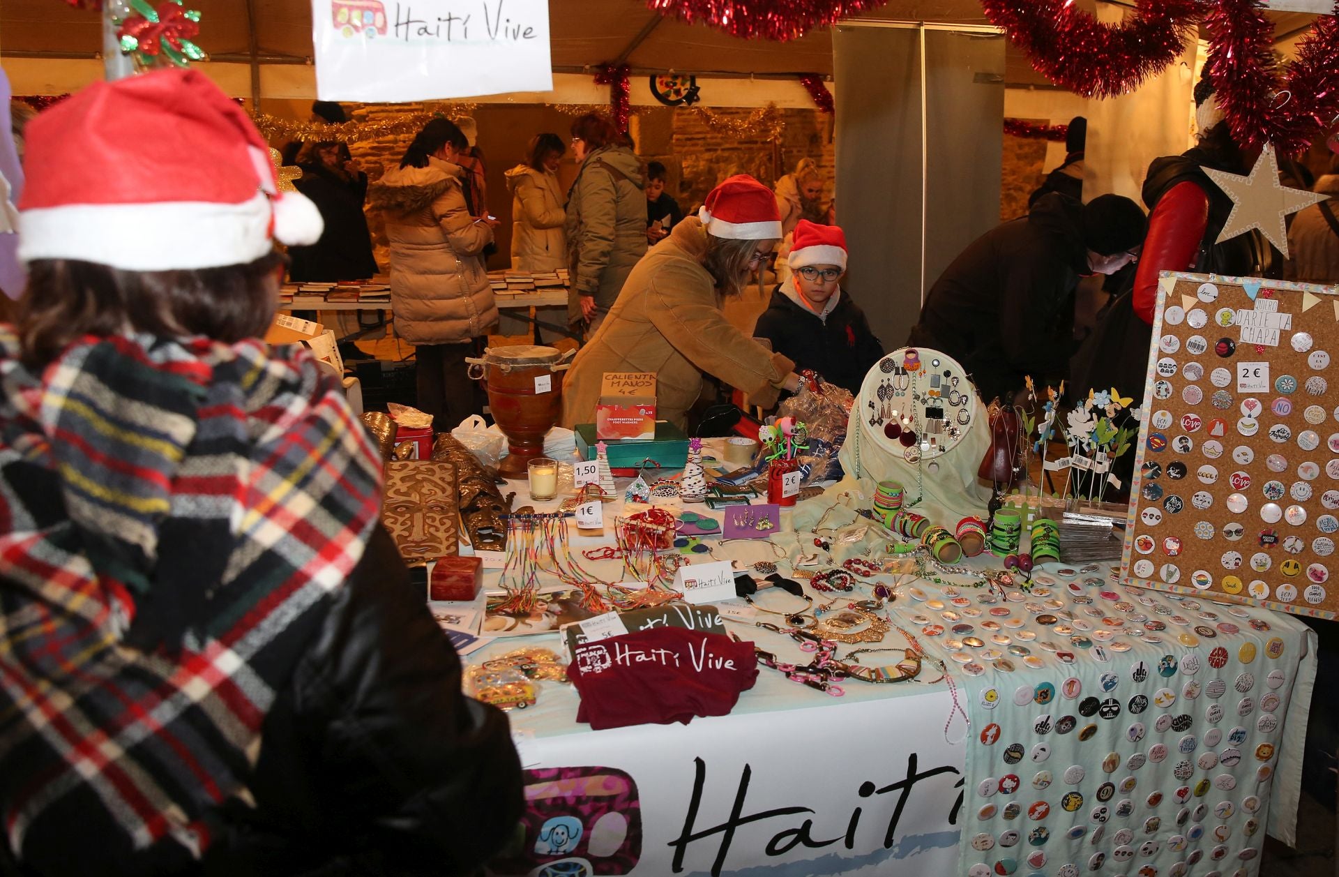 Fotografías del mercado solidario del barrio de San Lorenzo