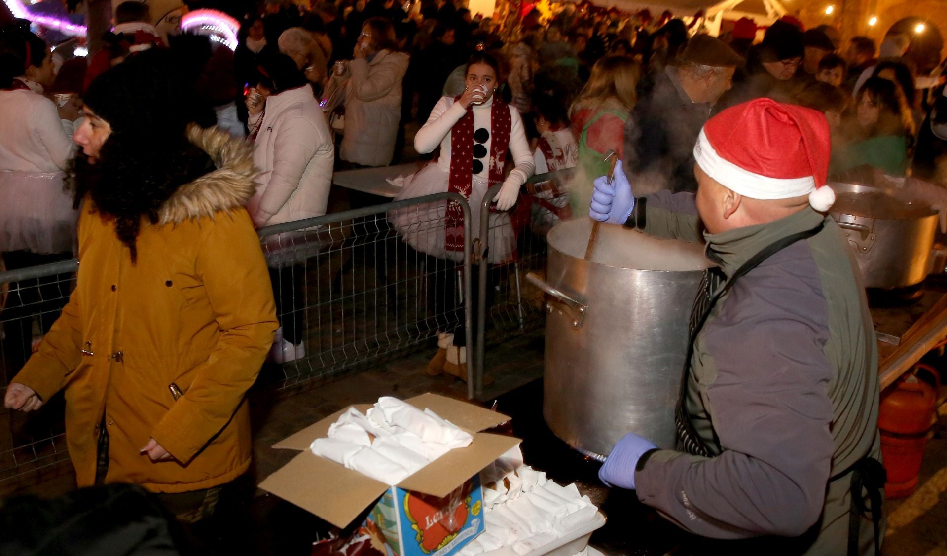 Fotografías del mercado solidario del barrio de San Lorenzo