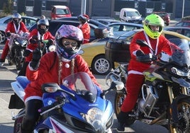 Participantes en la 'Papanoelada' motera de Segovia.