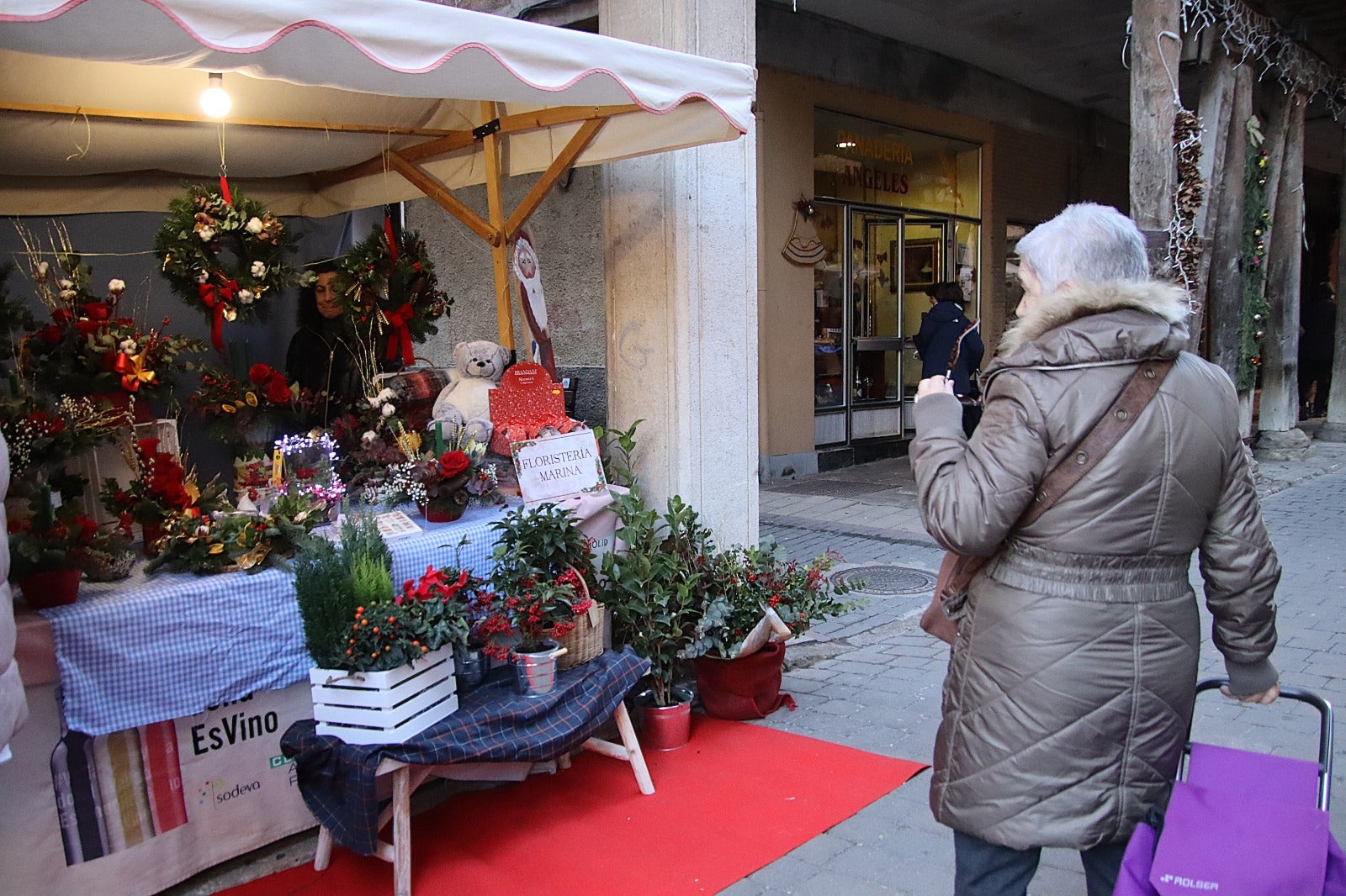 El comercio de Rioseco llena la calle Mayor de puestos