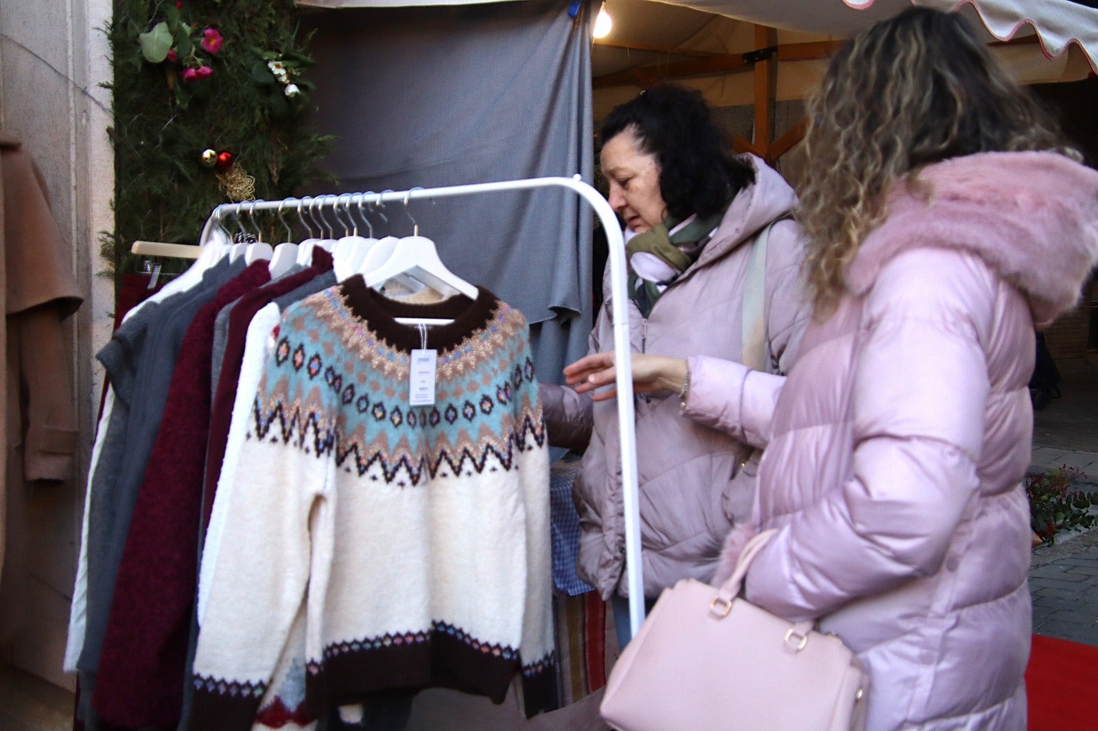 El comercio de Rioseco llena la calle Mayor de puestos