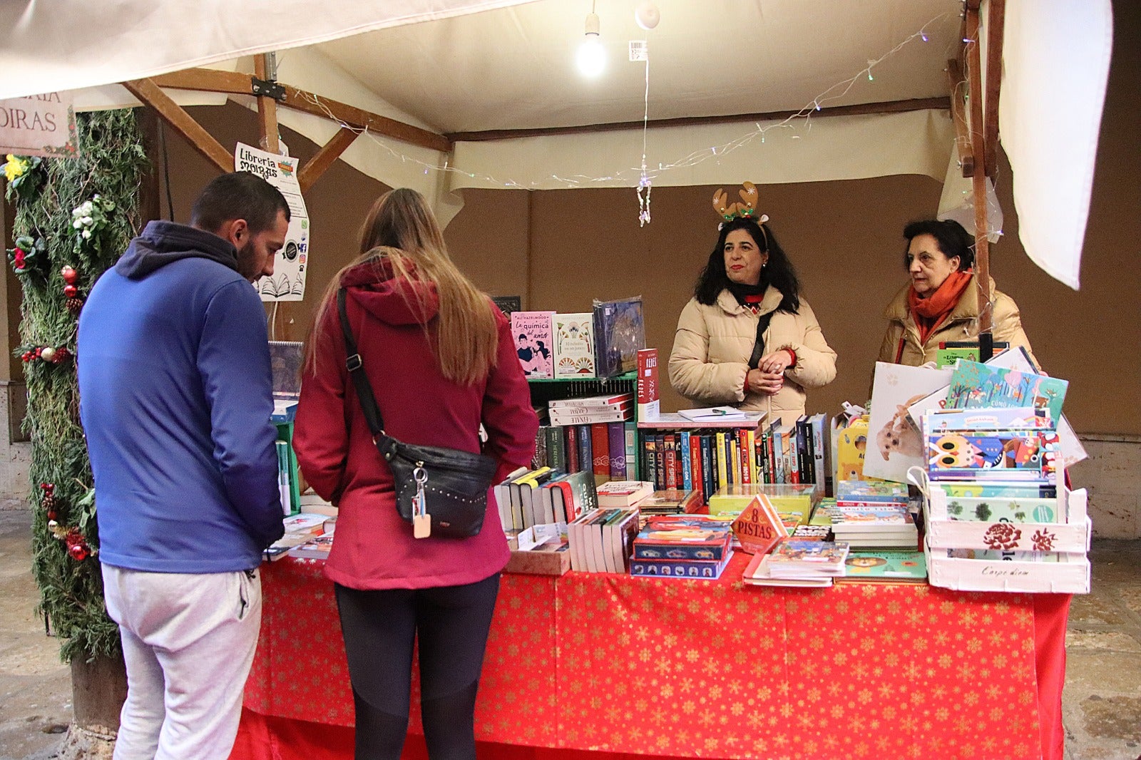 El comercio de Rioseco llena la calle Mayor de puestos