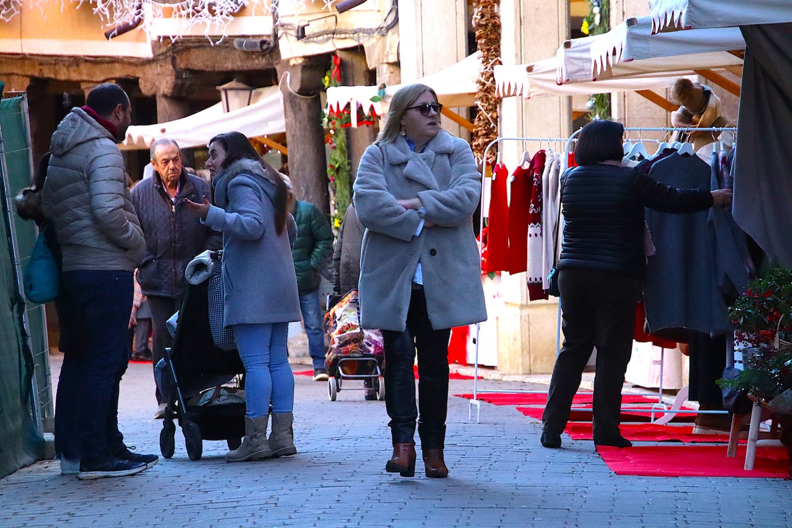 El comercio de Rioseco llena la calle Mayor de puestos