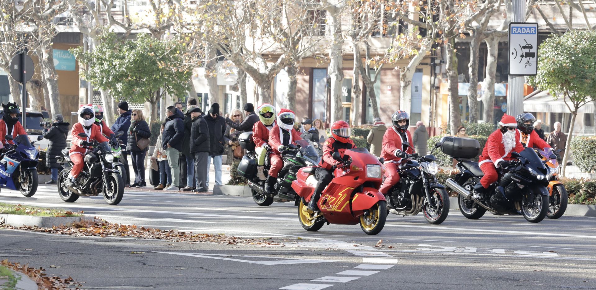 La &#039;papanoelada&#039; motera de Valladolid, en imágenes