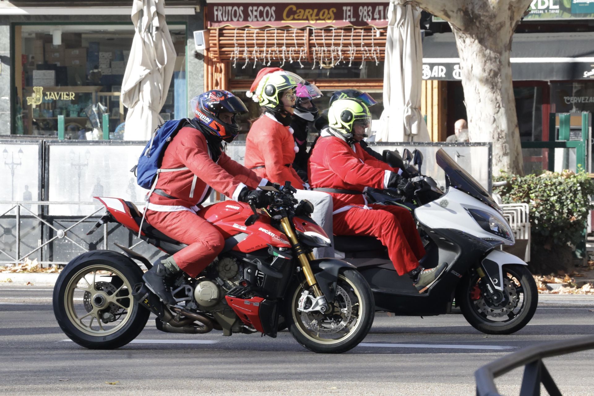 La &#039;papanoelada&#039; motera de Valladolid, en imágenes