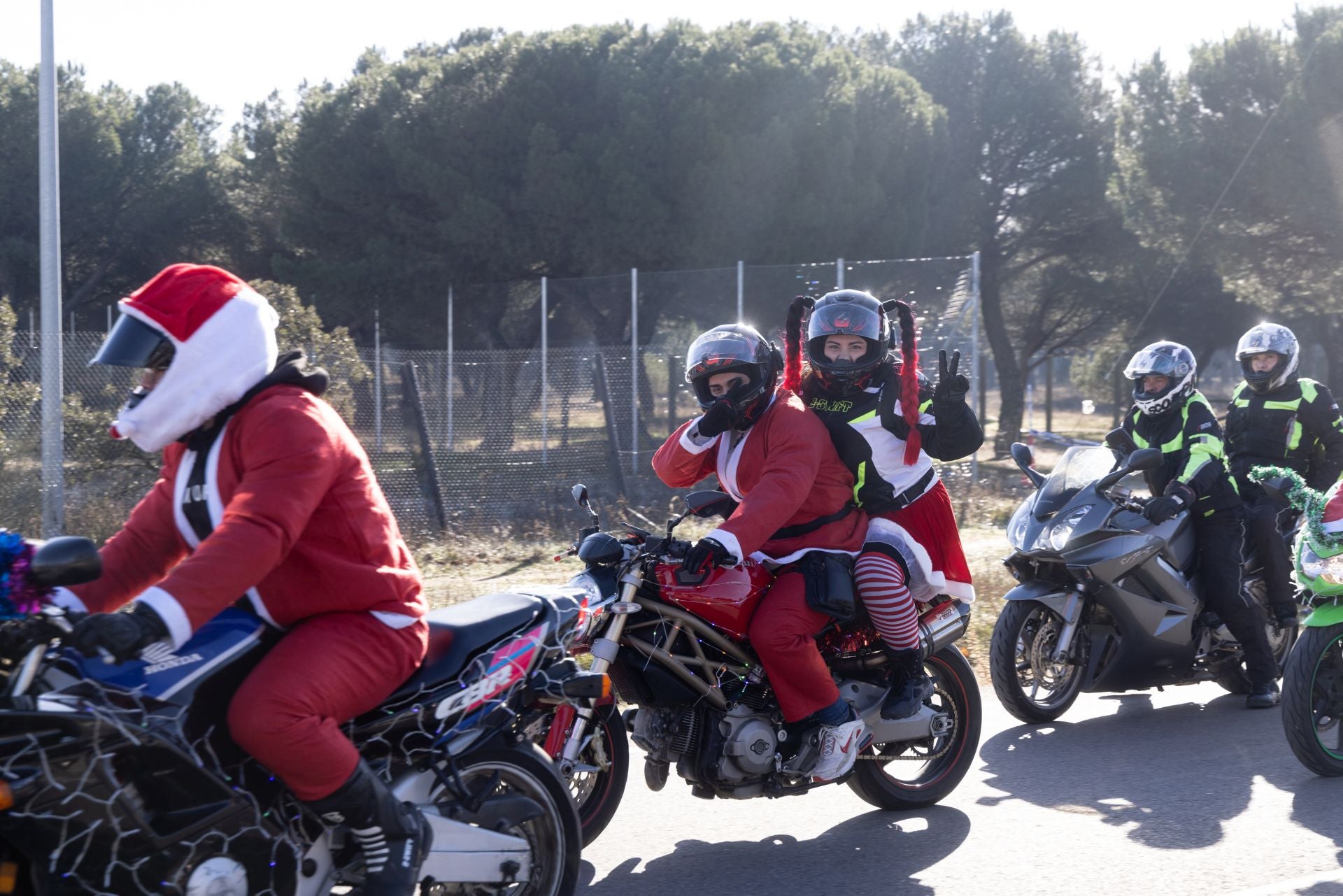La &#039;papanoelada&#039; motera de Valladolid, en imágenes