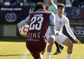 Fernán centra en la acción del 1-0 ante el Lugo.