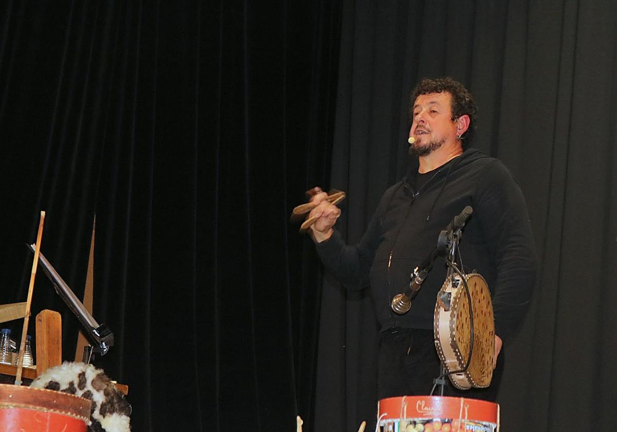 Toño Clavel, durante el concierto.