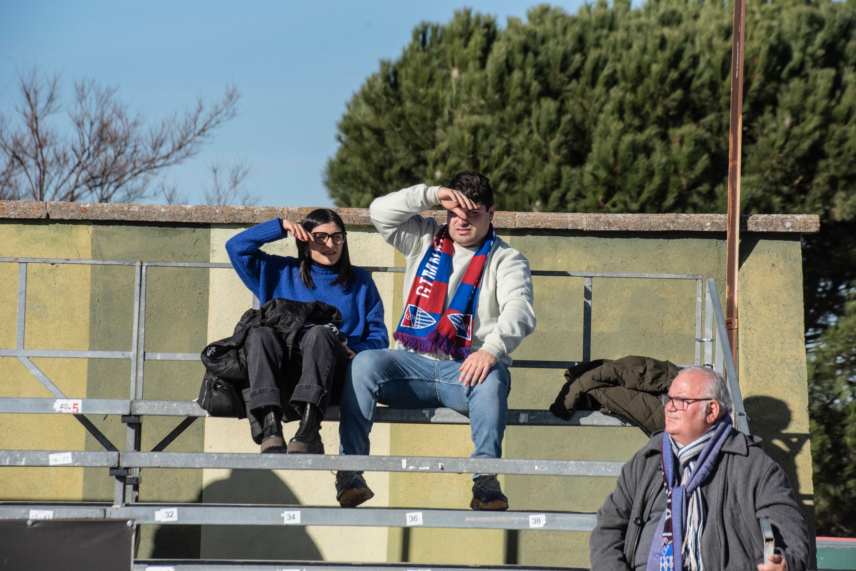 Búscate en las gradas de La Albuera durante el Segoviana vs Lugo