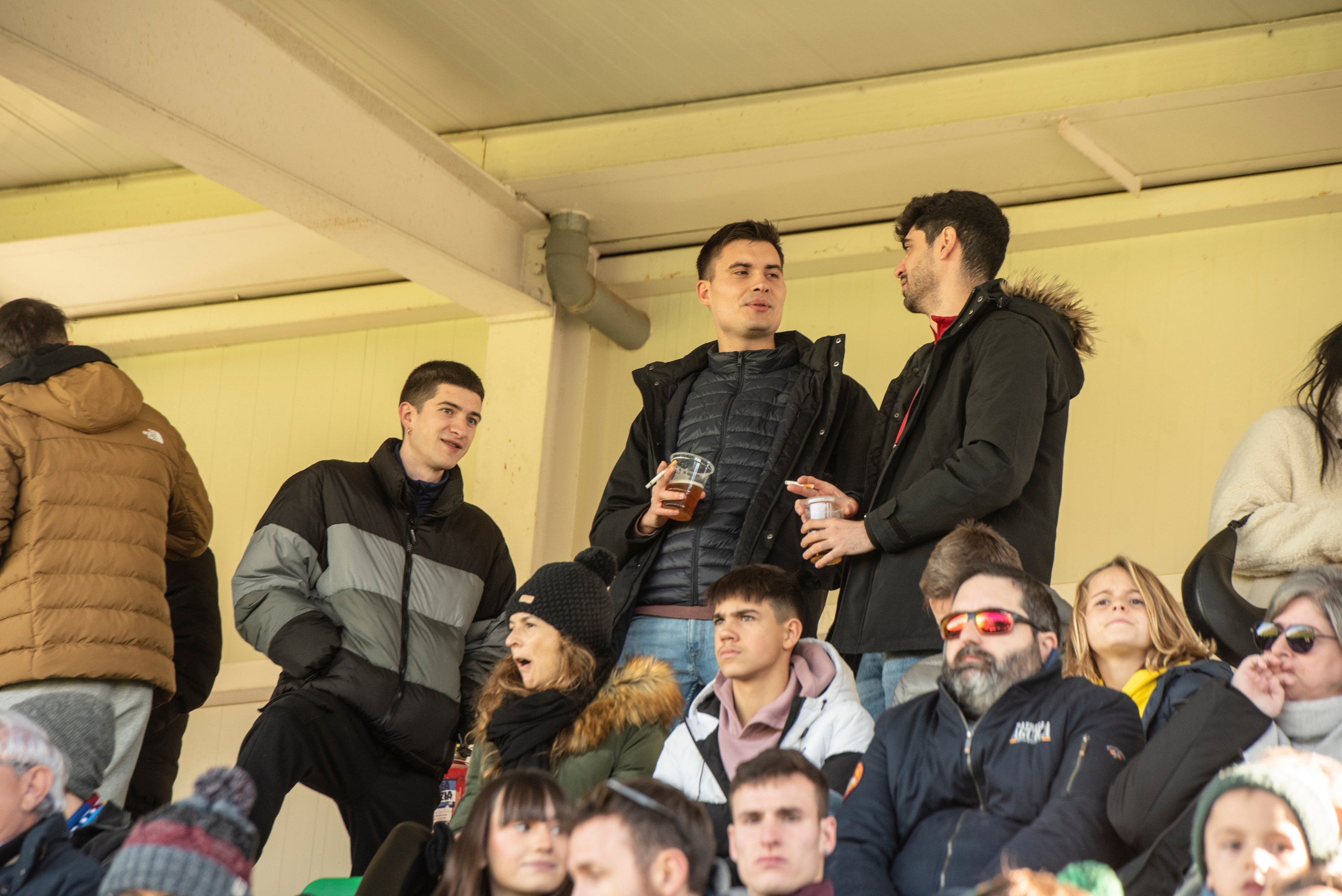 Búscate en las gradas de La Albuera durante el Segoviana vs Lugo