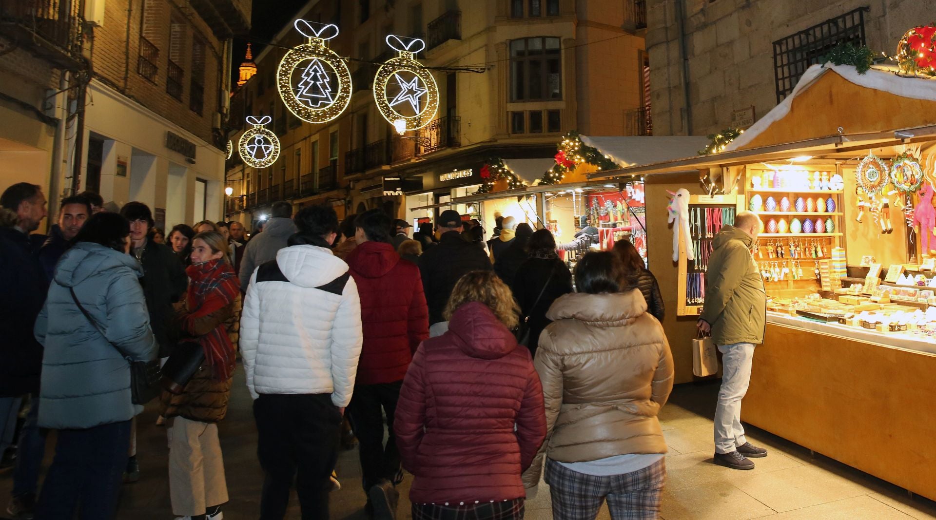 Fotos: el ambiente navideño impregna las calles de Segovia