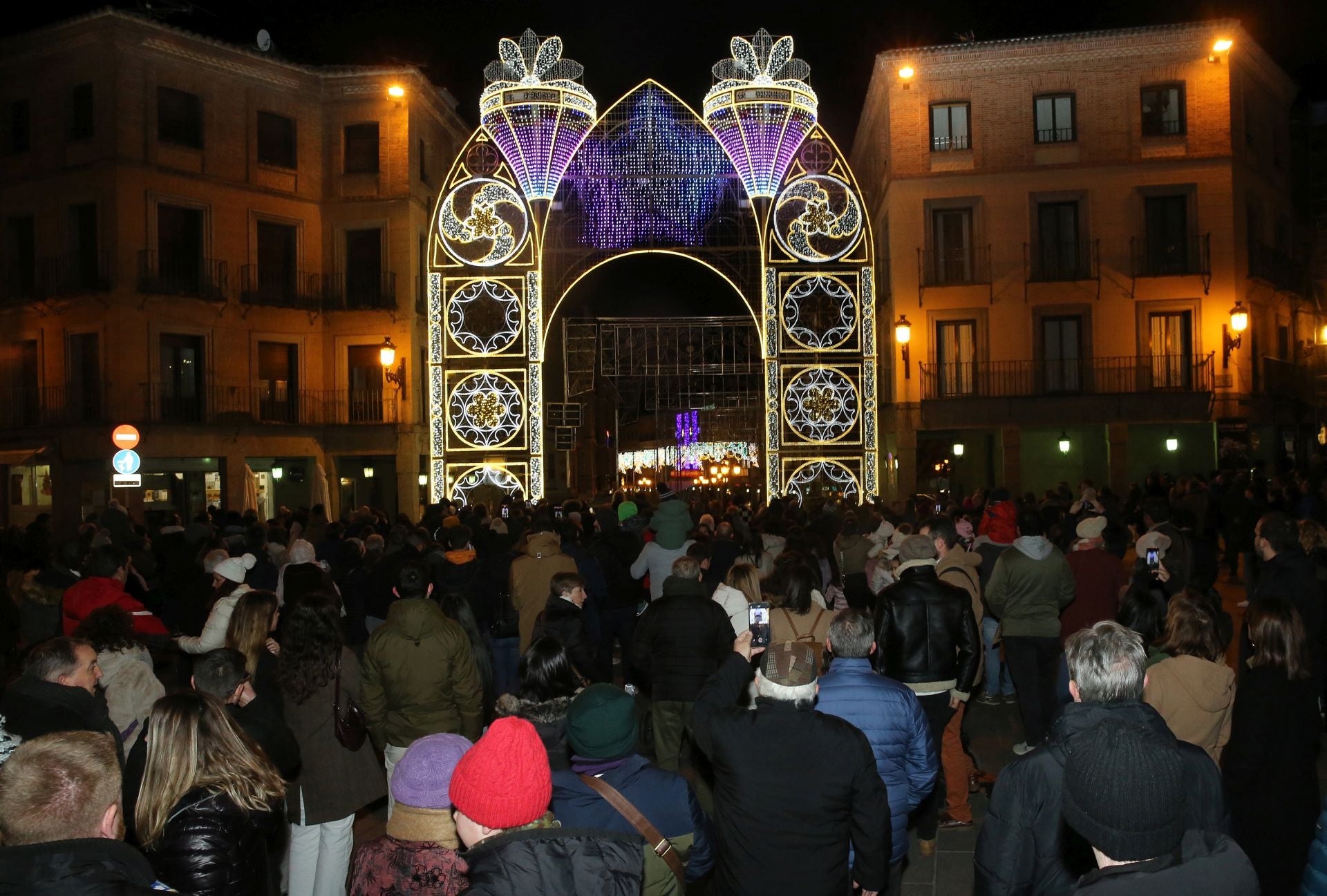 Fotos: el ambiente navideño impregna las calles de Segovia