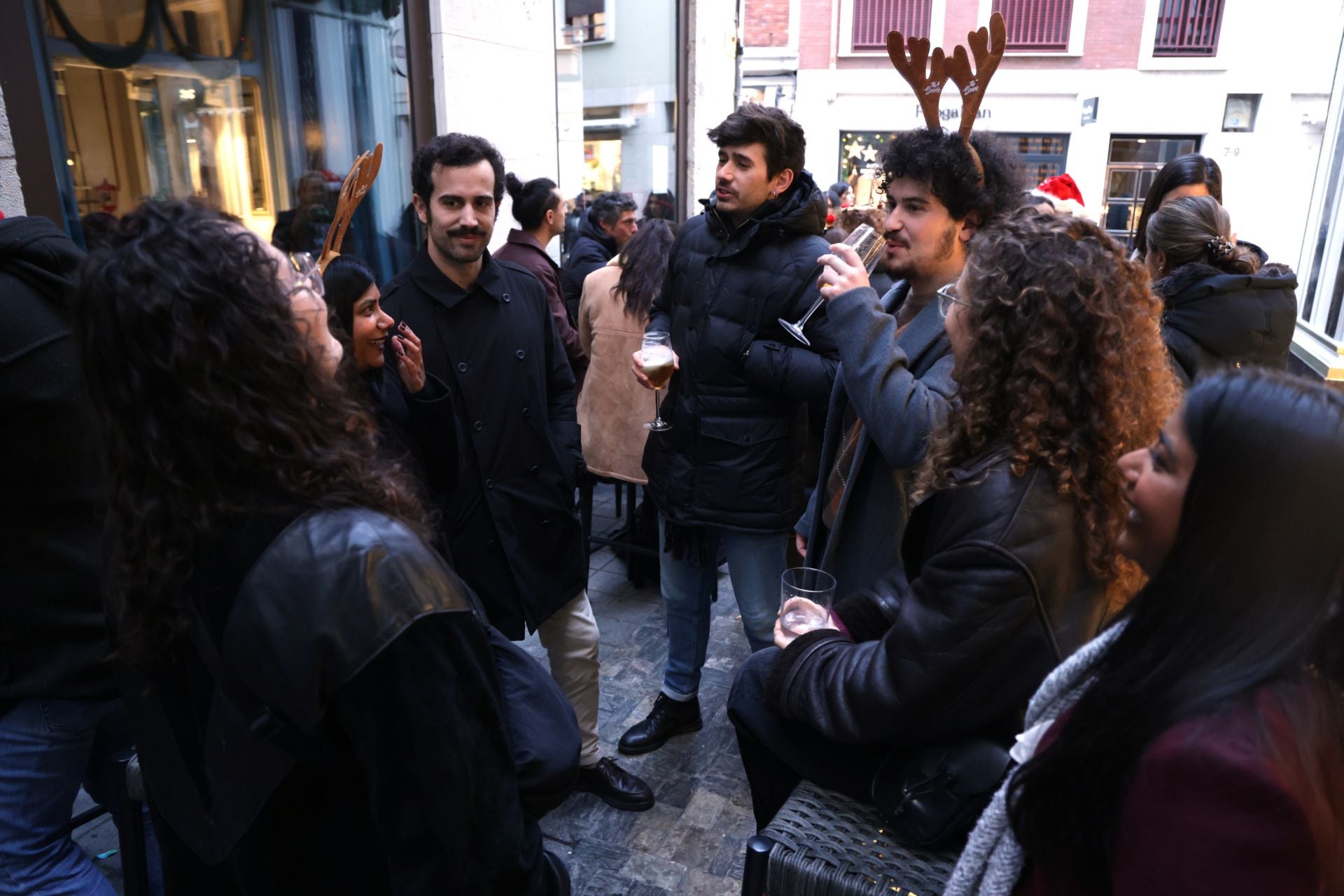 Las calles de Valladolid, repletas de ambiente festivo horas antes de la Nochebuena