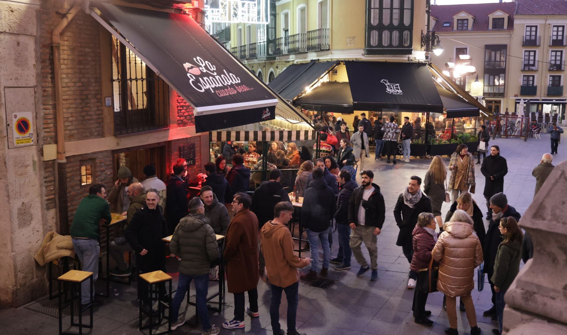 Las calles de Valladolid, repletas de ambiente festivo horas antes de la Nochebuena