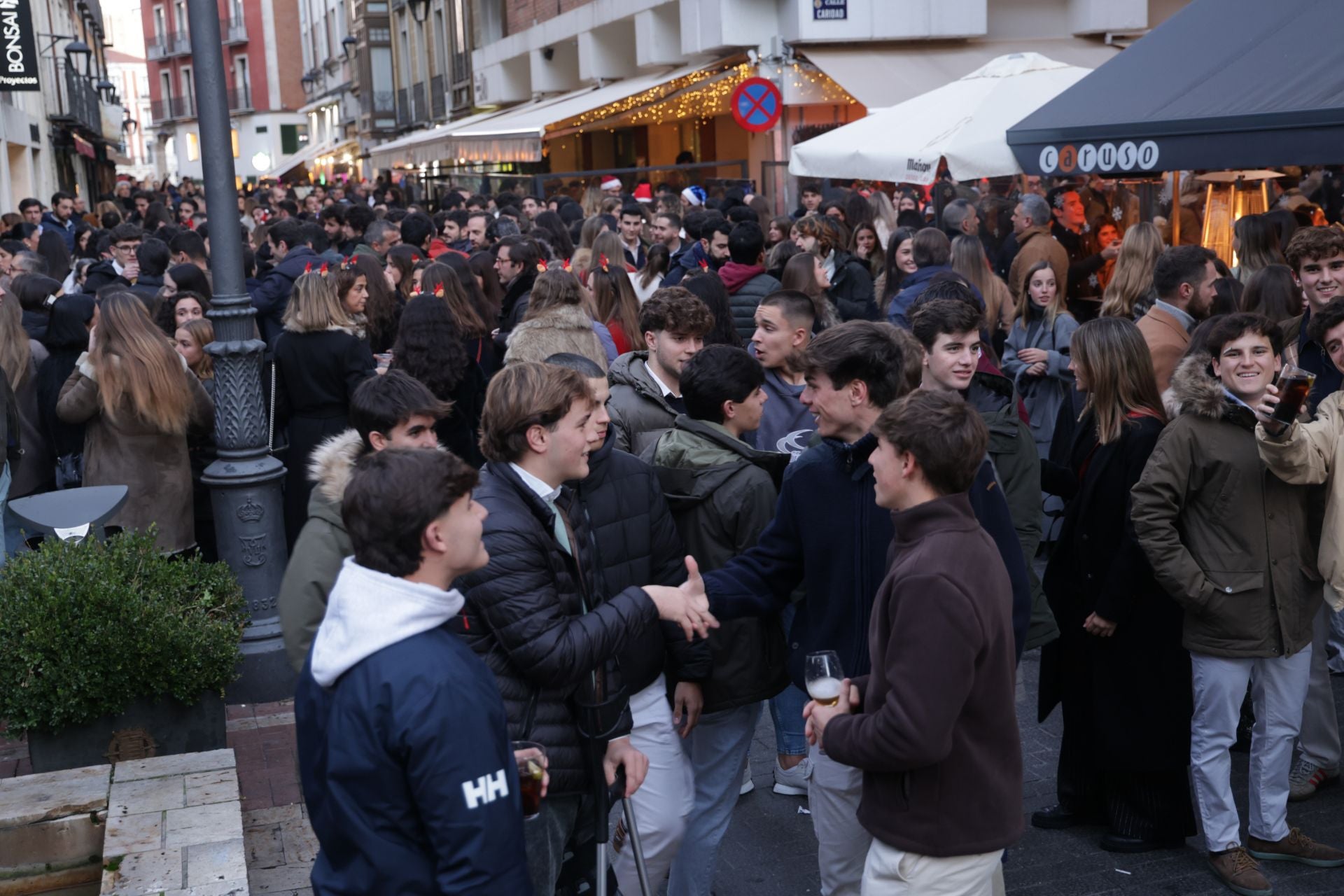 Las calles de Valladolid, repletas de ambiente festivo horas antes de la Nochebuena