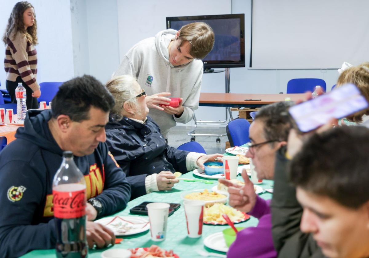 Las fotos de la comida solidaria &#039;No comas solo por Navidad&#039;