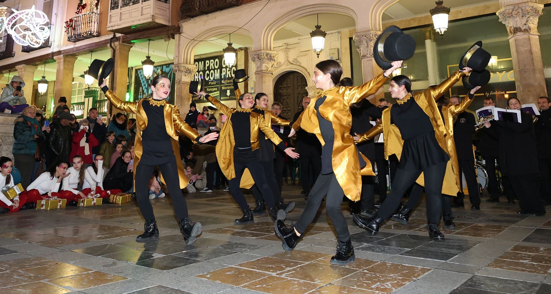 La danza toma las calles en la navidad palentina