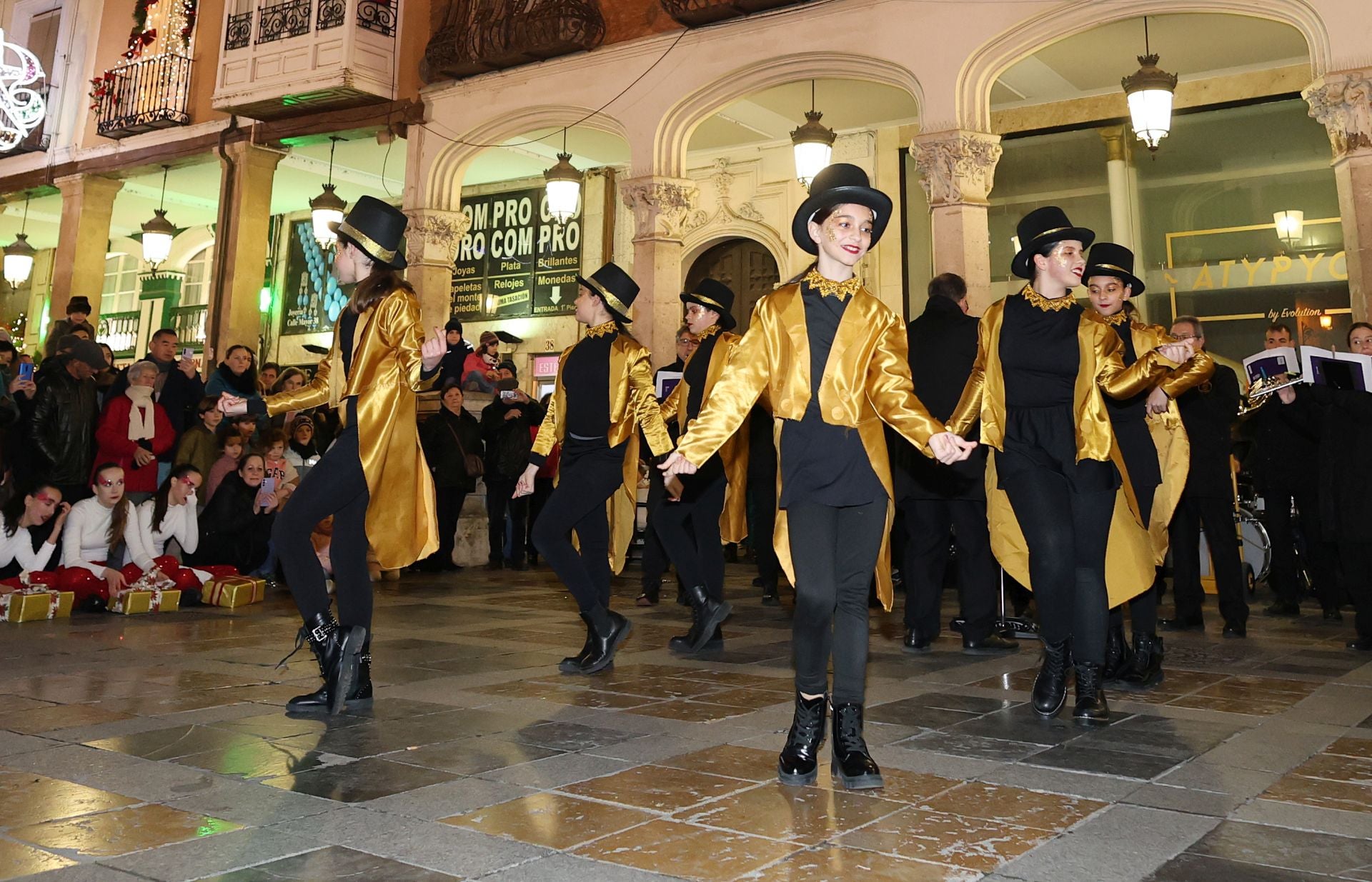 La danza toma las calles en la navidad palentina