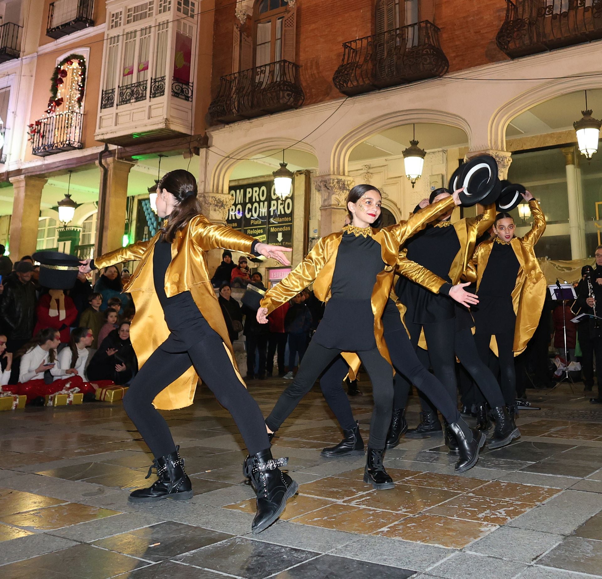 La danza toma las calles en la navidad palentina