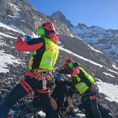 Localizan con vida al montañero leonés en Picos de Europa: pidió auxilio a gritos y en pie