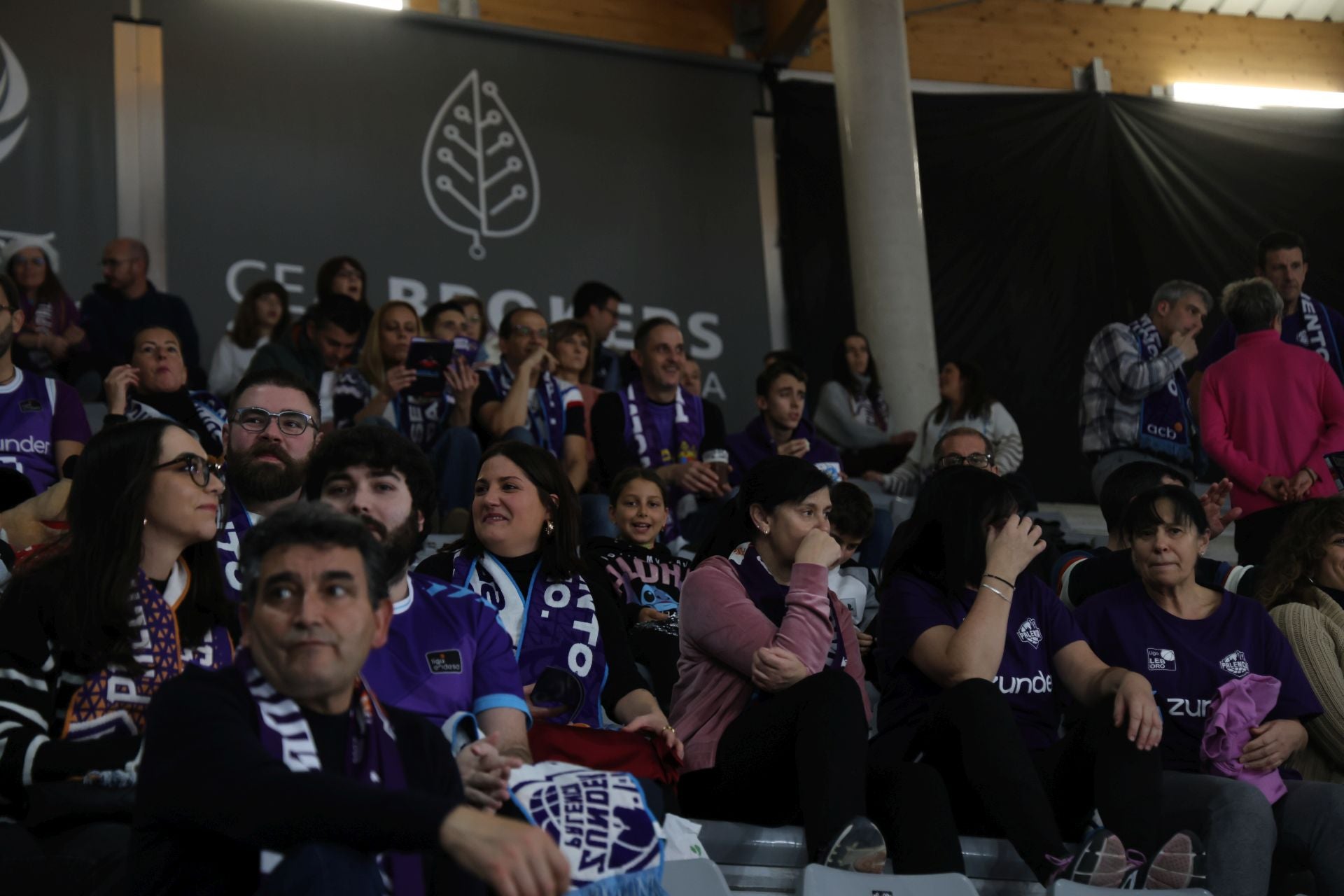 La afición palentina del baloncesto, fiel en Navidad