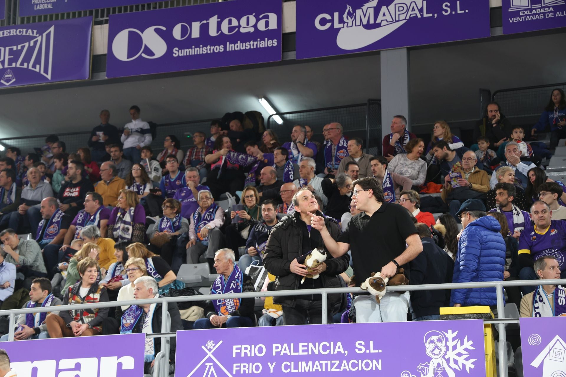 La afición palentina del baloncesto, fiel en Navidad