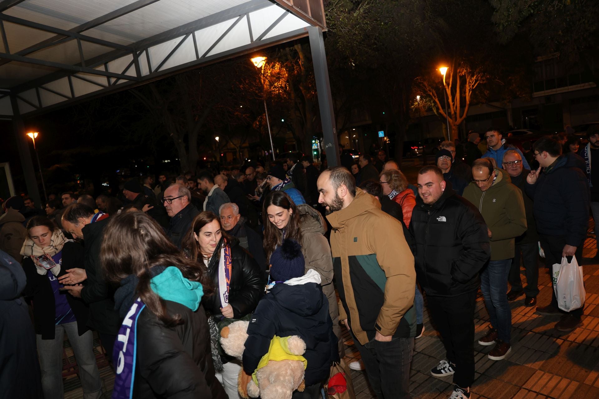 La afición palentina del baloncesto, fiel en Navidad