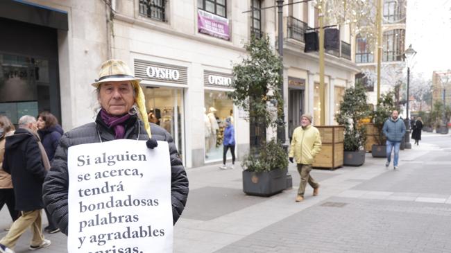 Imagen después - De la cabra ambulante de Zara a las sillas volantes: las fotos del cambio de la calle Santiago