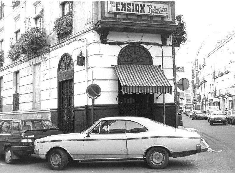 Fachada del Bar El Farolito. 1994.