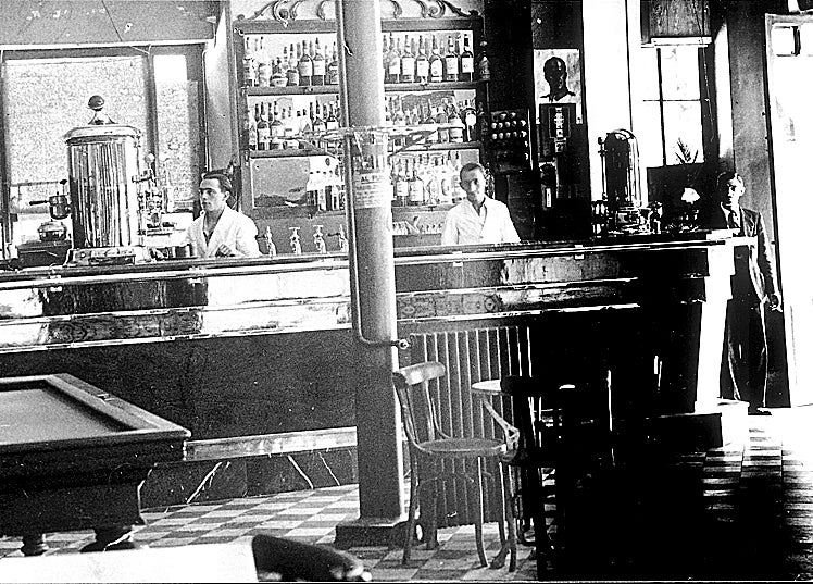 La primera sede del bar Suizo en la calle Santander, en el año 1939.