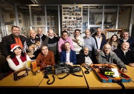 Integrantes de la Unión de Radioaficionados de Valladolid, en su sede de San Pedro Regalado.