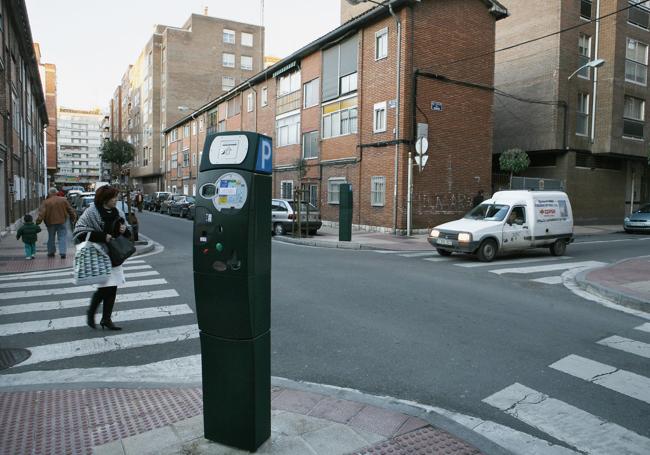 Los primeros parquímetros de la calle Toreros, en marzo de 2009.