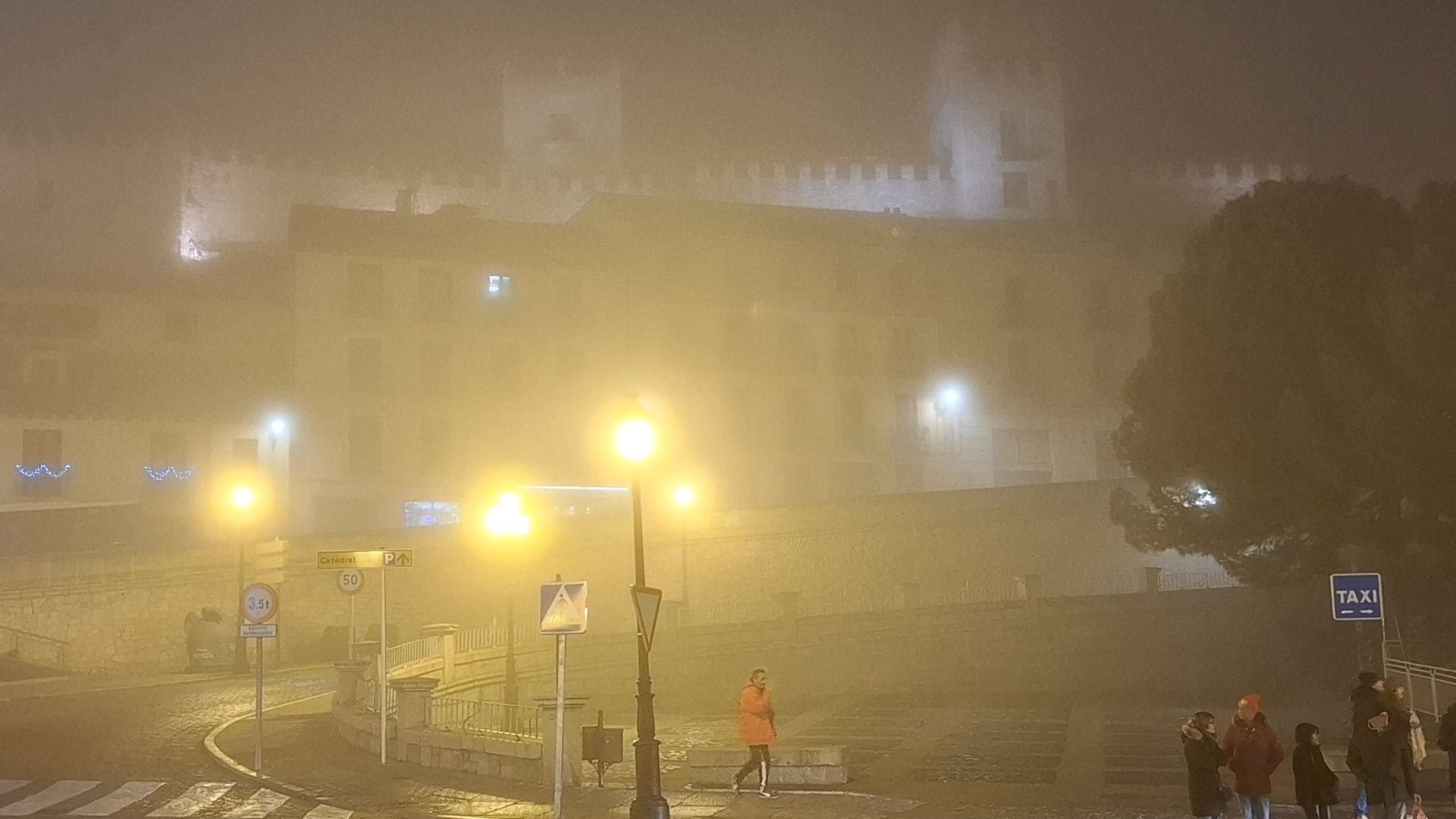 Fotos: la niebla envuelve Segovia