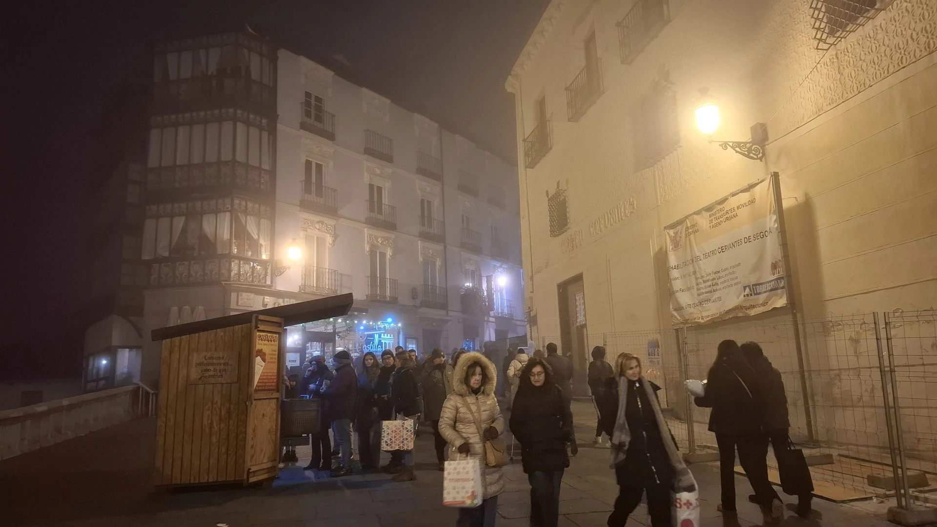 Fotos: la niebla envuelve Segovia