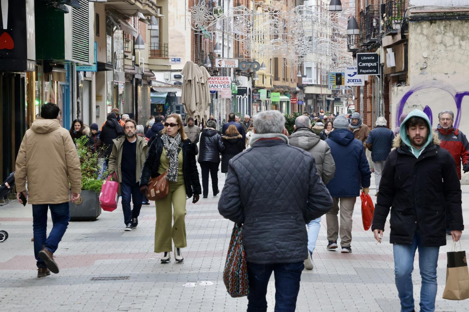 Las últimas compras de Nochevieja en los mercados vallisoletanos, en imágenes