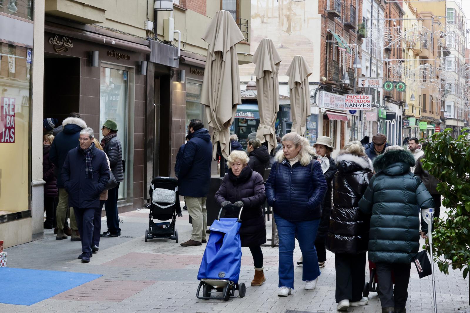 Las últimas compras de Nochevieja en los mercados vallisoletanos, en imágenes