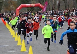 Salida de la prueba sub-8 masculina, este martes por la mañana.