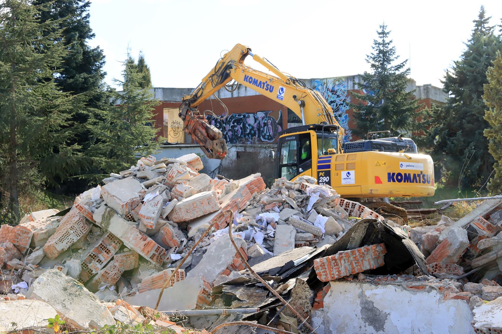 Obras para derribar el colegio Saint Michael en Parque Robledo.