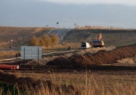 Obras de urbanización en Los Hitales, ya en marcha.