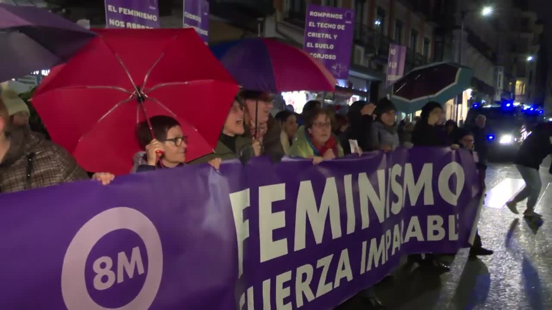 Una 'marea morada' con cientos de personas recorre Valladolid para reivindicar la igualdad