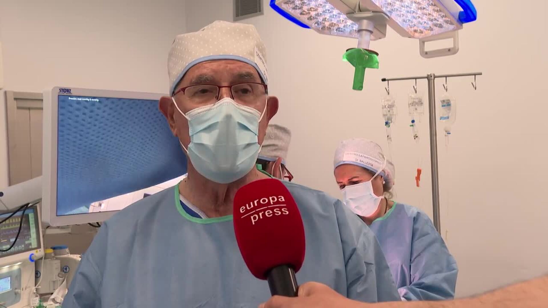 El Dr. Ballesta trata quirúrgicamente un dolicomegacolon por laparoscopia y rayos infrarrojos