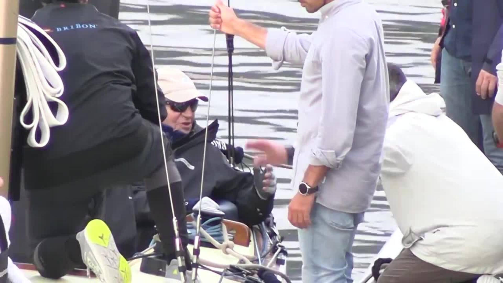 El 'Bribon', con el Rey Juan Carlos, y el 'Jane Ann', primeros líderes del Trofeo Xacobeo