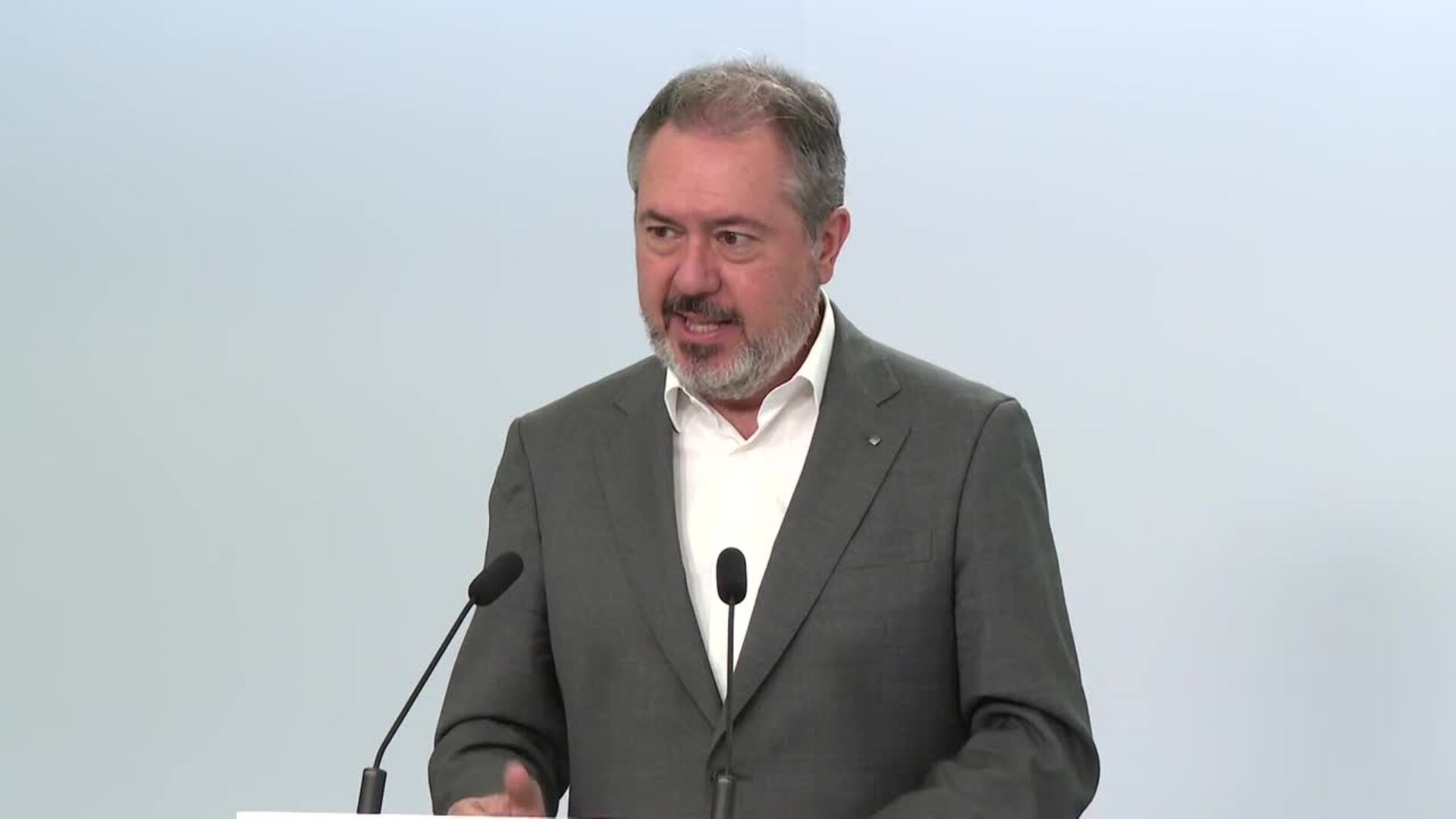 Espadas ve "impresentable" que Ayuso no acuda a la reunión con Sánchez