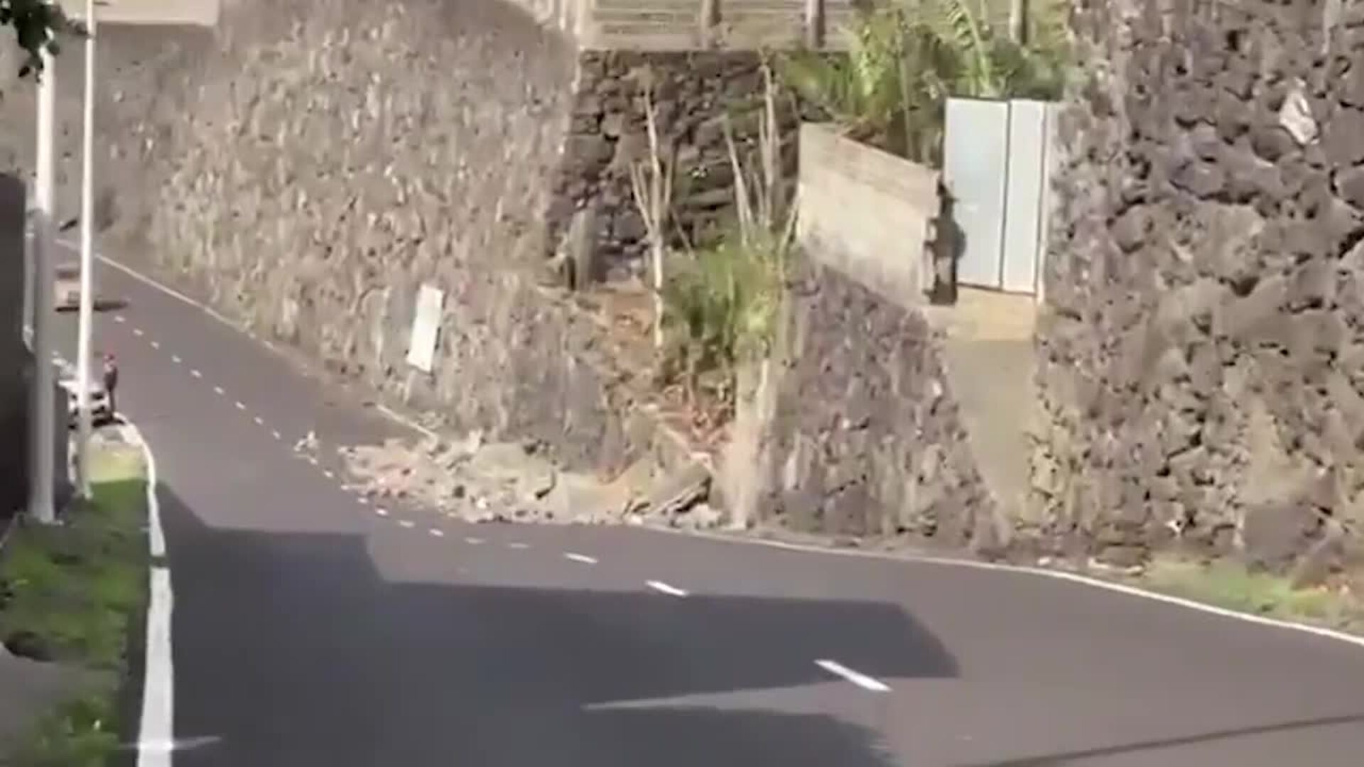 Canarias continúa en alerta por la borrasca Dorothea, con más de un centenar de incidencias