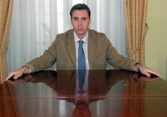 Óscar Puente, en una imagen del año 2000, cuando optó a la secretaría provincial del PSOE.