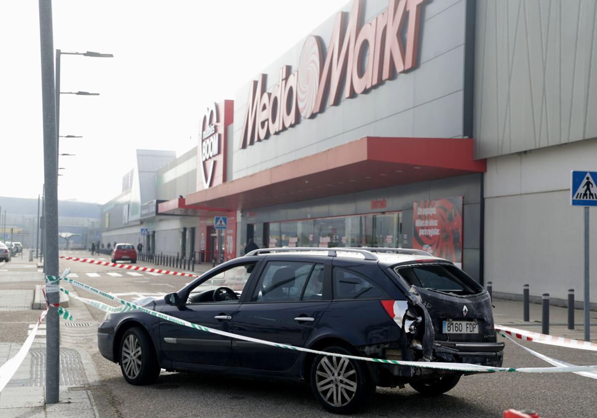 Coche empleado en el alunizaje del Media Markt el pasado 20 de diciembre.