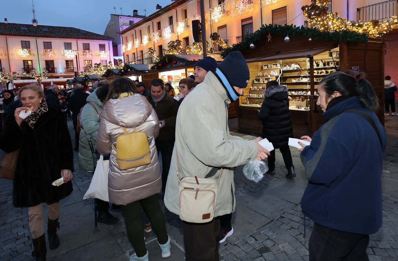 Así ha sido el tradicional reparto del roscón de Reyes en Palencia