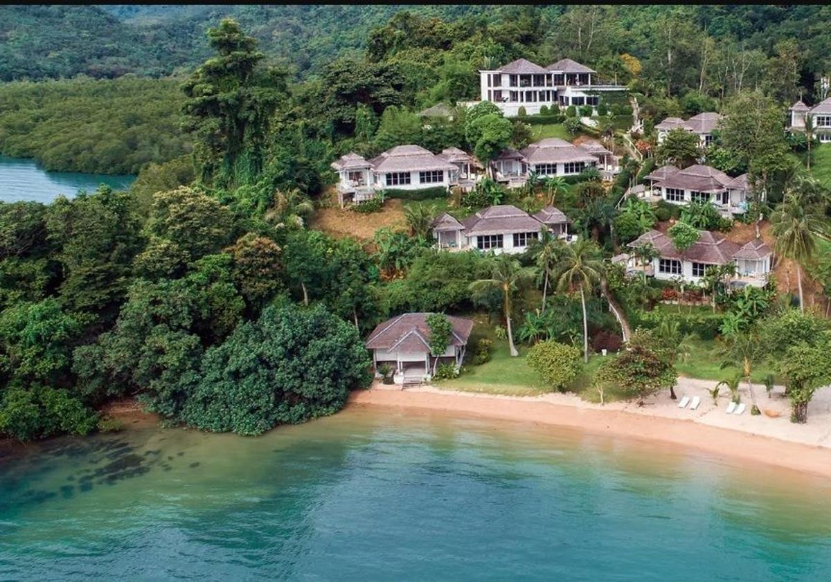 Imagen principal - Aspecto de la isla de Koh Yao Kai y de la piscina de un hotel en la misma.