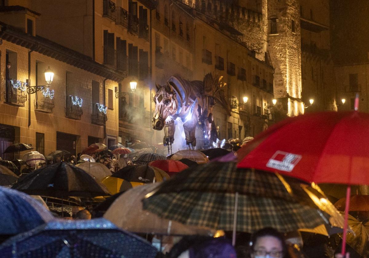 Paraguas en una de las últimas cabalgatas de los Reyes Magos en Segovia.